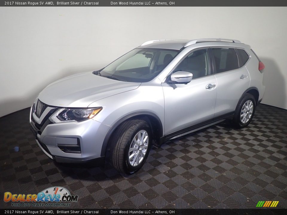 2017 Nissan Rogue SV AWD Brilliant Silver / Charcoal Photo #11
