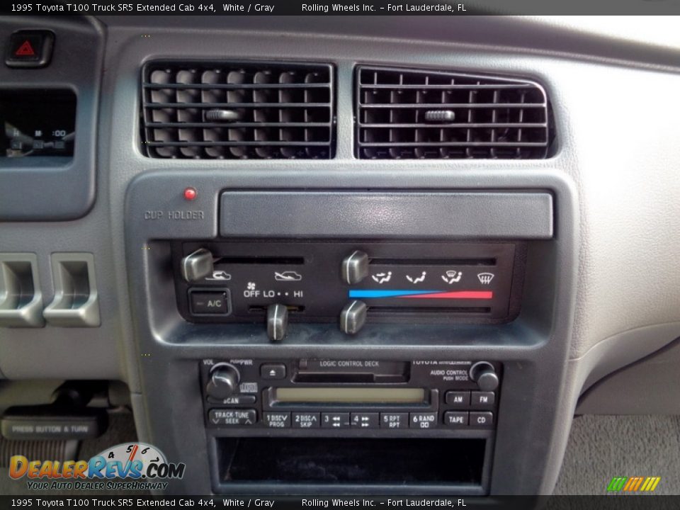 Controls of 1995 Toyota T100 Truck SR5 Extended Cab 4x4 Photo #11