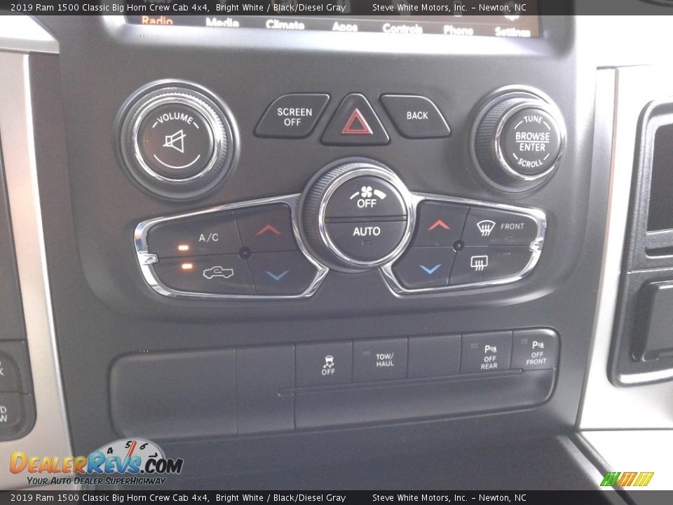 2019 Ram 1500 Classic Big Horn Crew Cab 4x4 Bright White / Black/Diesel Gray Photo #27