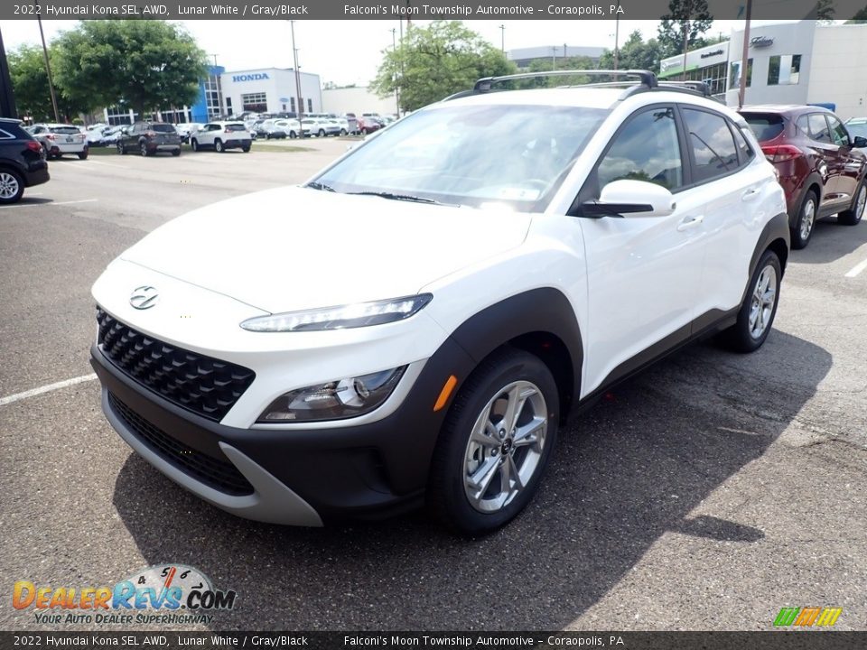 Front 3/4 View of 2022 Hyundai Kona SEL AWD Photo #5