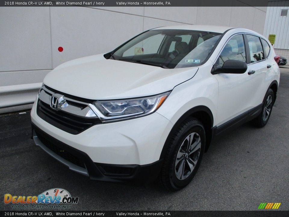 Front 3/4 View of 2018 Honda CR-V LX AWD Photo #9