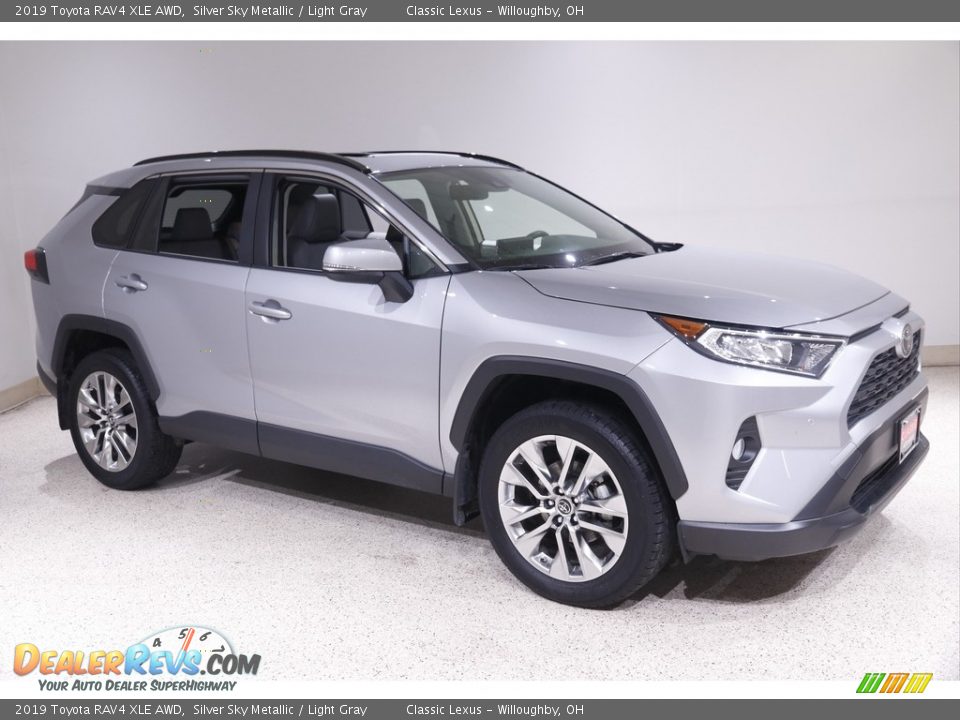 2019 Toyota RAV4 XLE AWD Silver Sky Metallic / Light Gray Photo #1