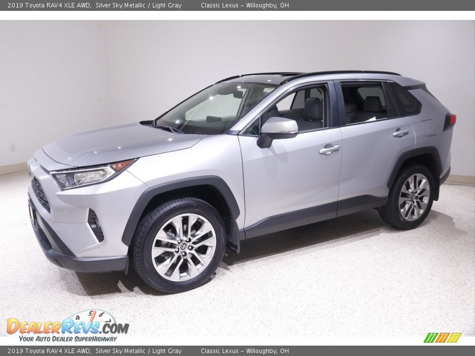 2019 Toyota RAV4 XLE AWD Silver Sky Metallic / Light Gray Photo #3