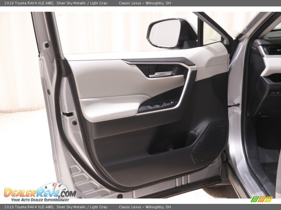 2019 Toyota RAV4 XLE AWD Silver Sky Metallic / Light Gray Photo #4