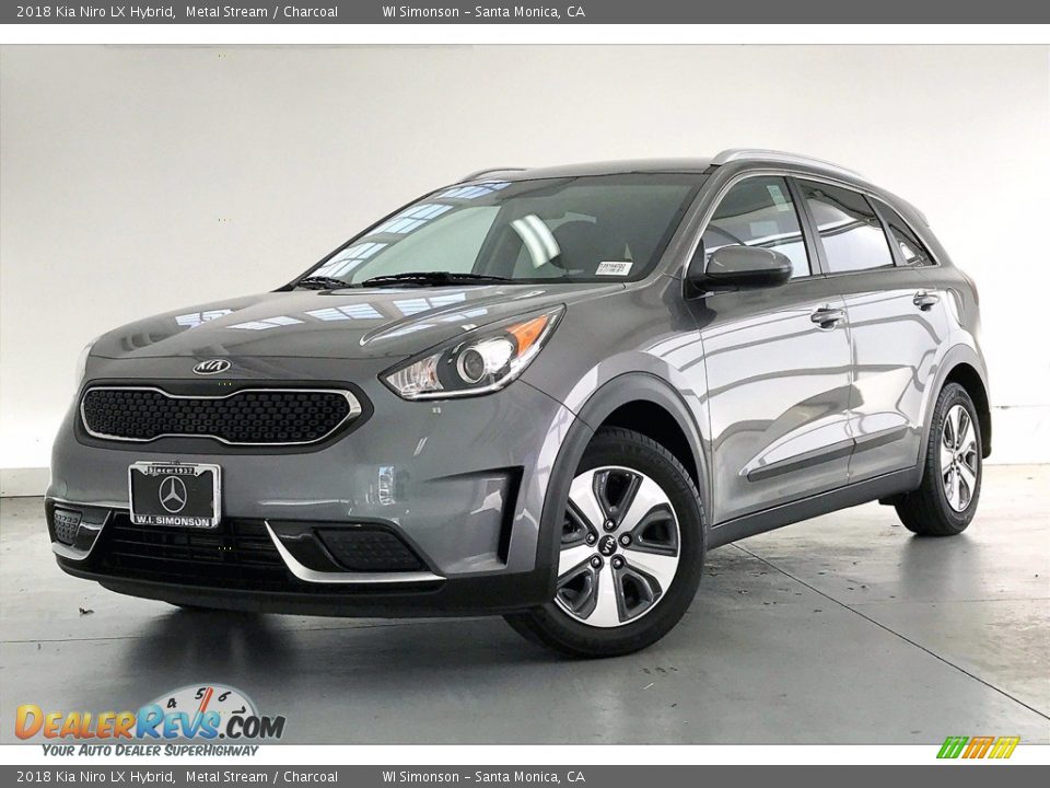 Front 3/4 View of 2018 Kia Niro LX Hybrid Photo #12