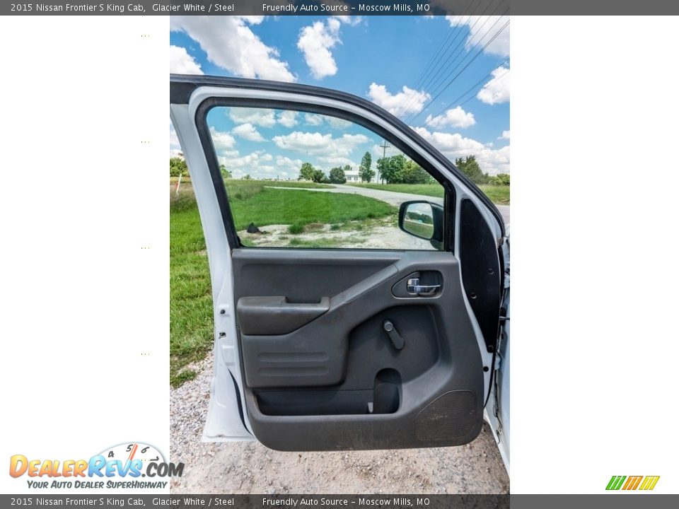Door Panel of 2015 Nissan Frontier S King Cab Photo #21