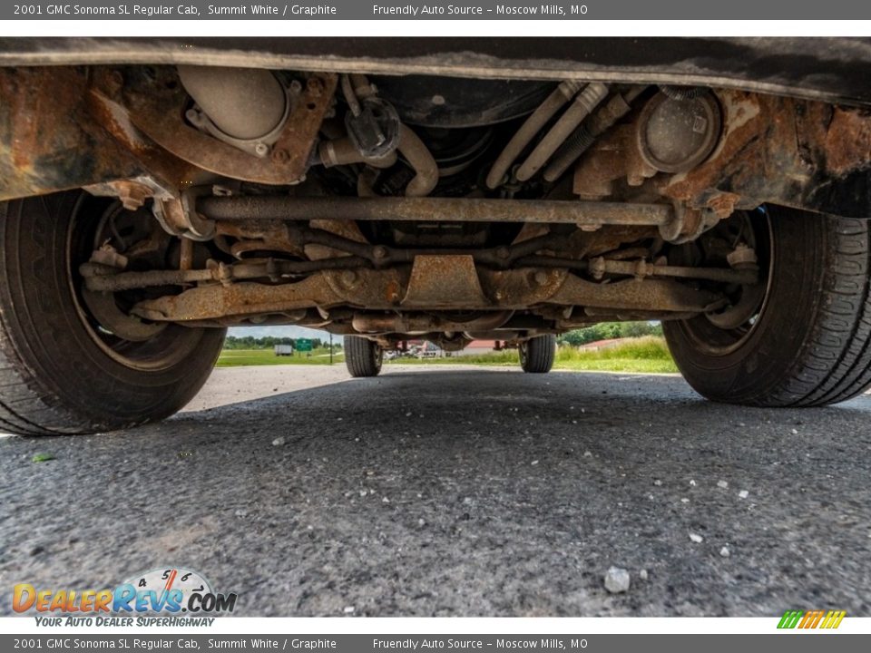 Undercarriage of 2001 GMC Sonoma SL Regular Cab Photo #10