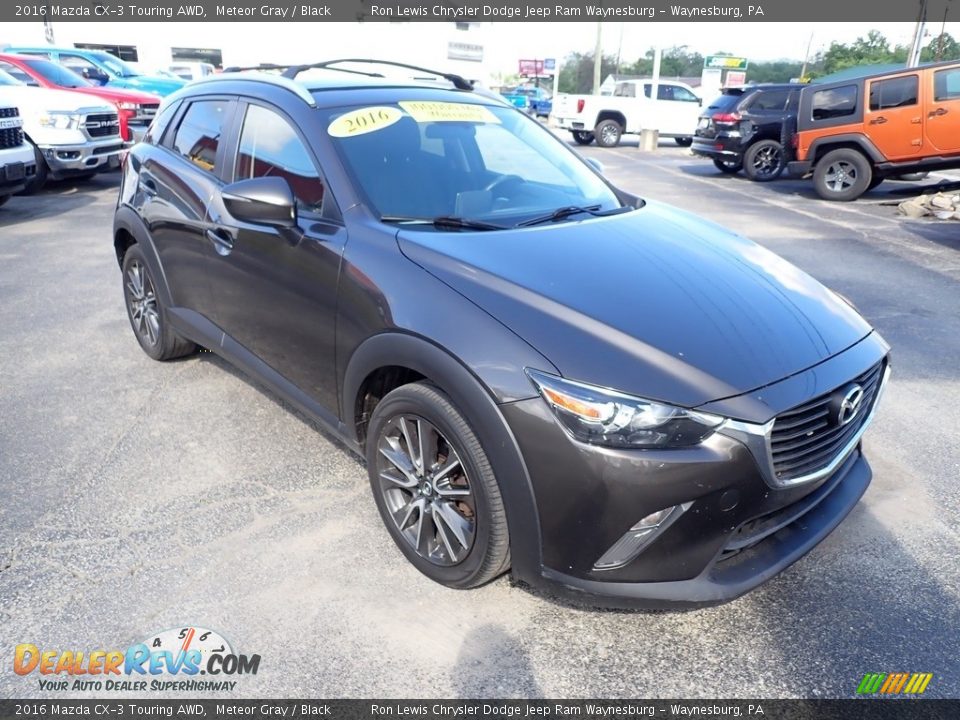 Front 3/4 View of 2016 Mazda CX-3 Touring AWD Photo #7