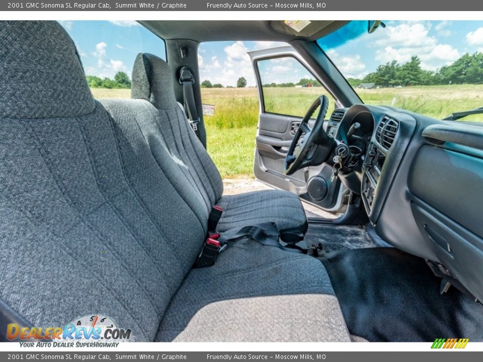 Front Seat of 2001 GMC Sonoma SL Regular Cab Photo #26