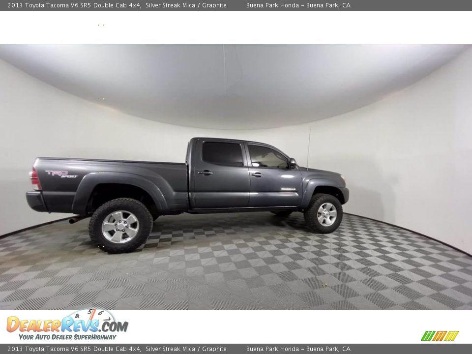 2013 Toyota Tacoma V6 SR5 Double Cab 4x4 Silver Streak Mica / Graphite Photo #12