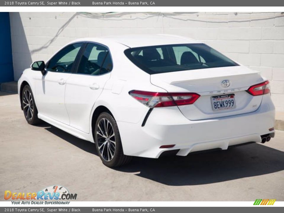 2018 Toyota Camry SE Super White / Black Photo #2