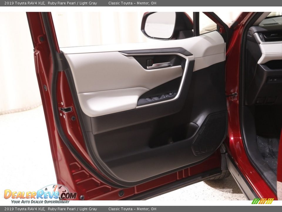 2019 Toyota RAV4 XLE Ruby Flare Pearl / Light Gray Photo #4