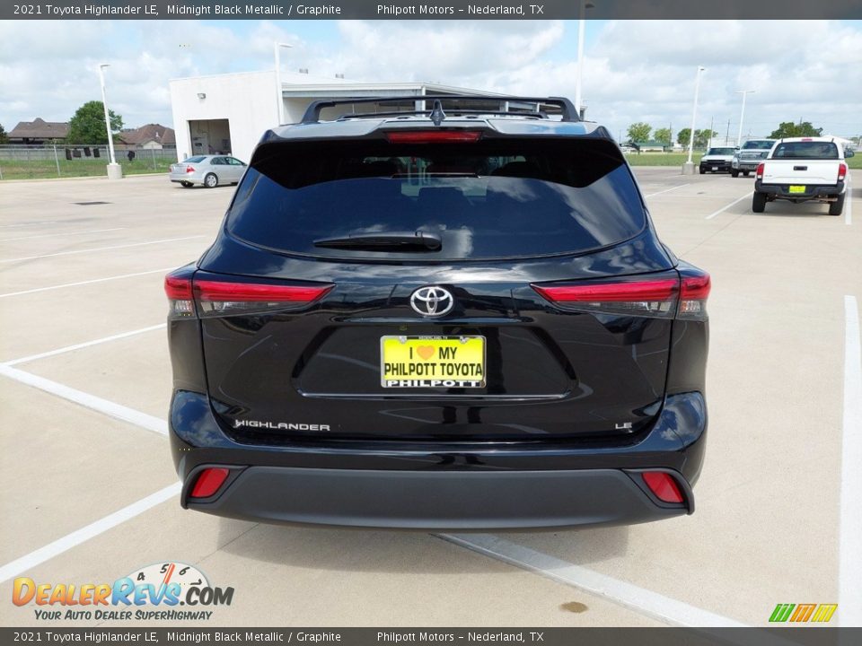 2021 Toyota Highlander LE Midnight Black Metallic / Graphite Photo #8