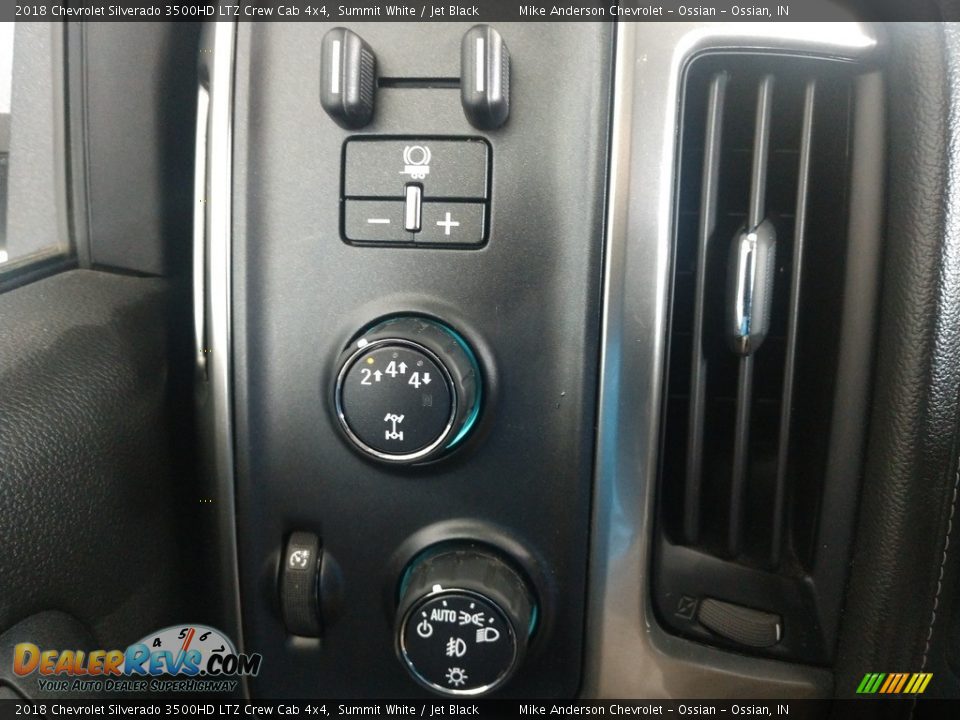 Controls of 2018 Chevrolet Silverado 3500HD LTZ Crew Cab 4x4 Photo #22