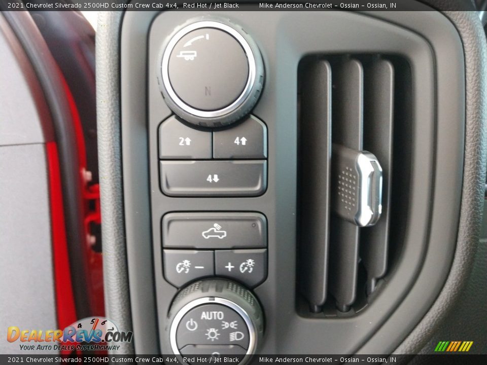 Controls of 2021 Chevrolet Silverado 2500HD Custom Crew Cab 4x4 Photo #23