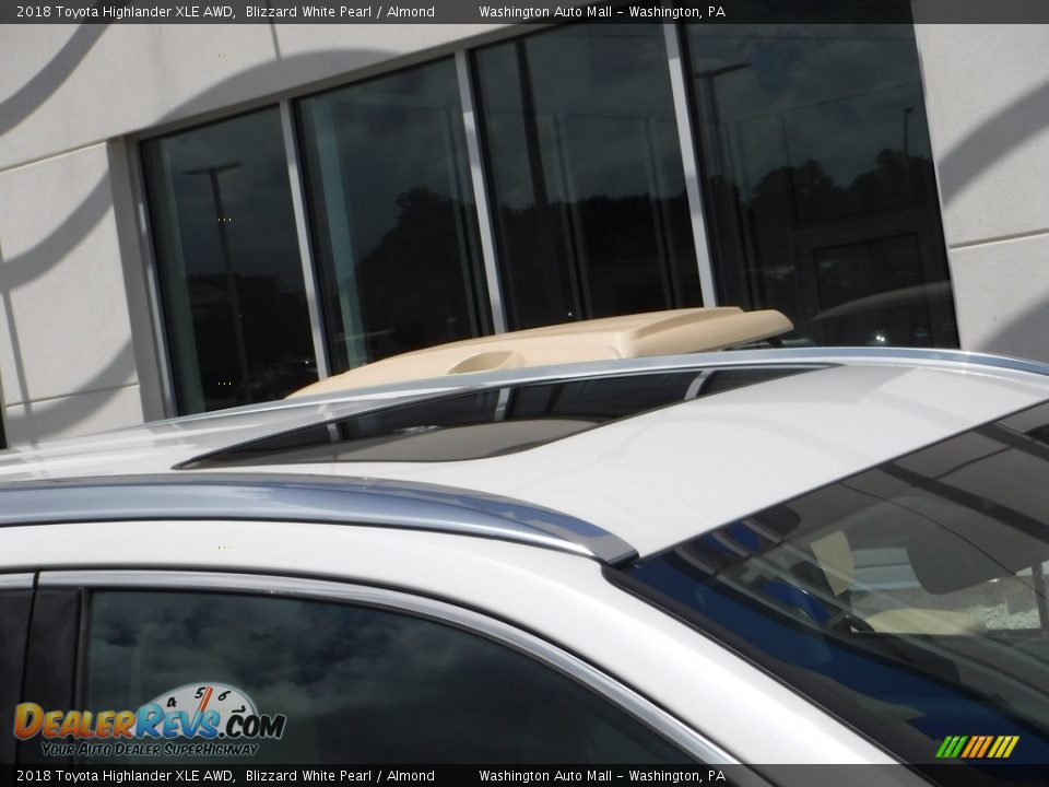 2018 Toyota Highlander XLE AWD Blizzard White Pearl / Almond Photo #4