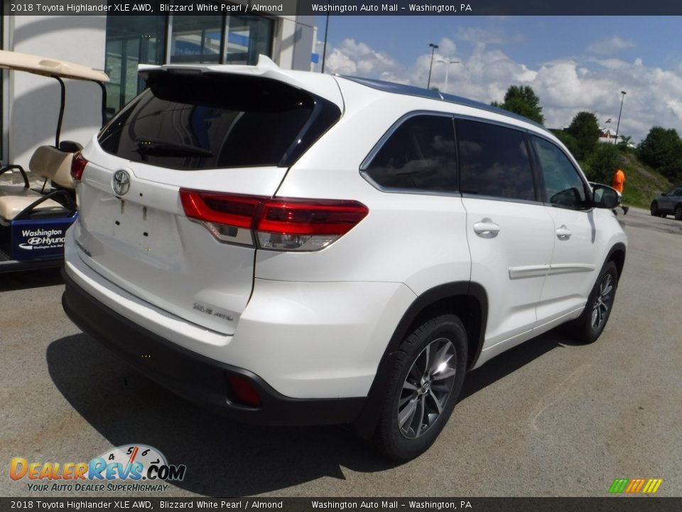 2018 Toyota Highlander XLE AWD Blizzard White Pearl / Almond Photo #10
