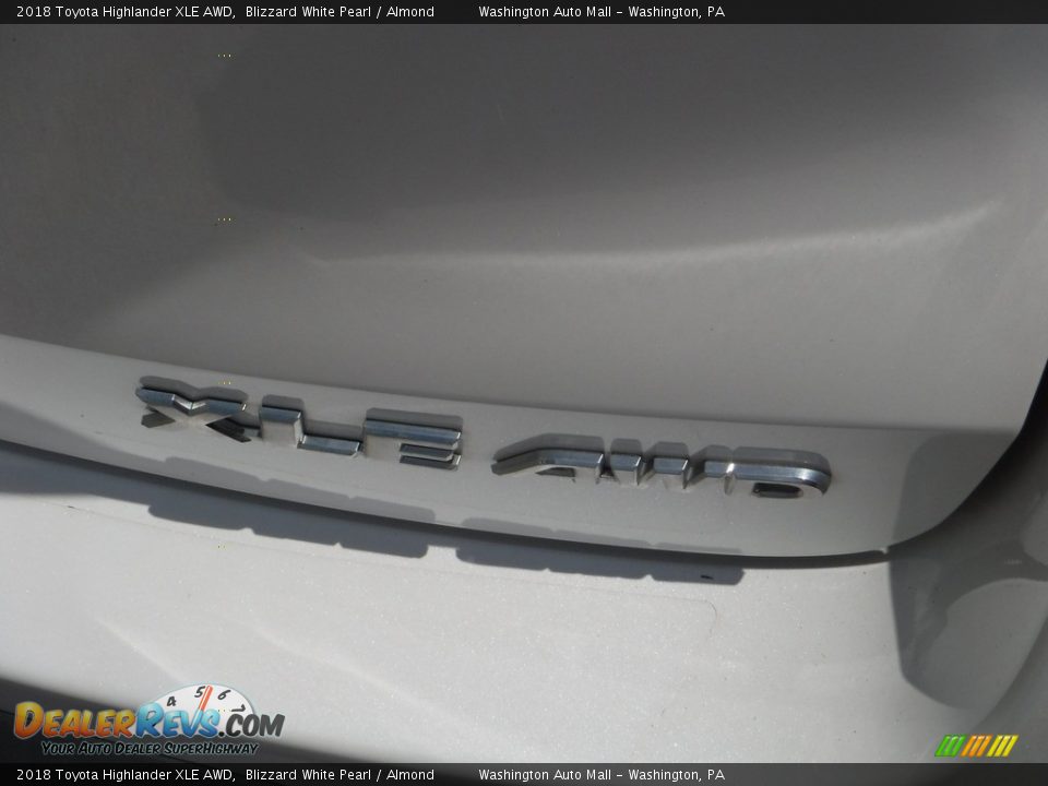 2018 Toyota Highlander XLE AWD Blizzard White Pearl / Almond Photo #11