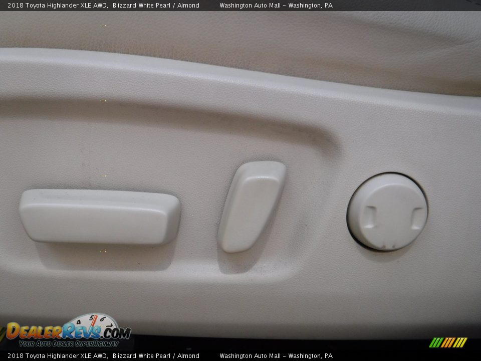 2018 Toyota Highlander XLE AWD Blizzard White Pearl / Almond Photo #15