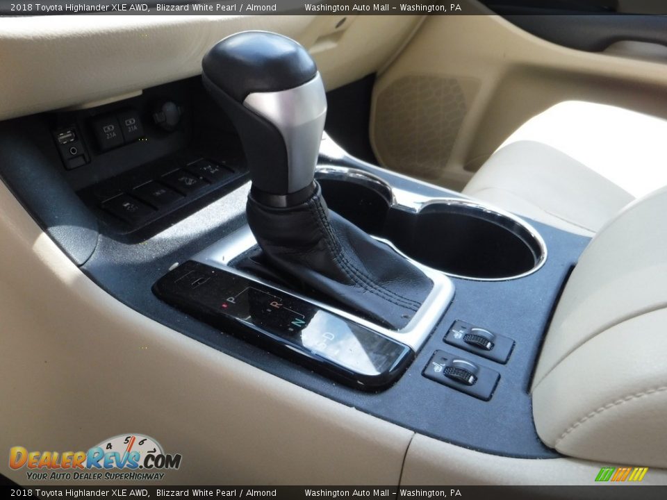 2018 Toyota Highlander XLE AWD Blizzard White Pearl / Almond Photo #19