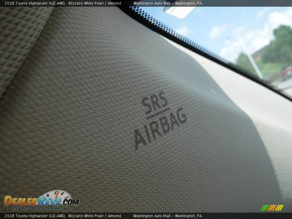 2018 Toyota Highlander XLE AWD Blizzard White Pearl / Almond Photo #23