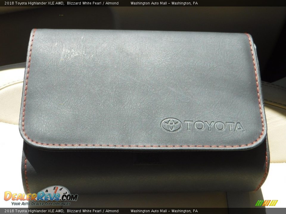 2018 Toyota Highlander XLE AWD Blizzard White Pearl / Almond Photo #29