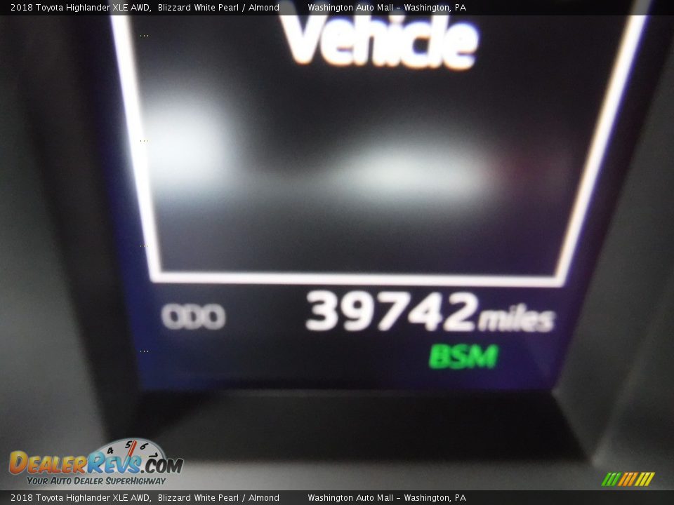 2018 Toyota Highlander XLE AWD Blizzard White Pearl / Almond Photo #32