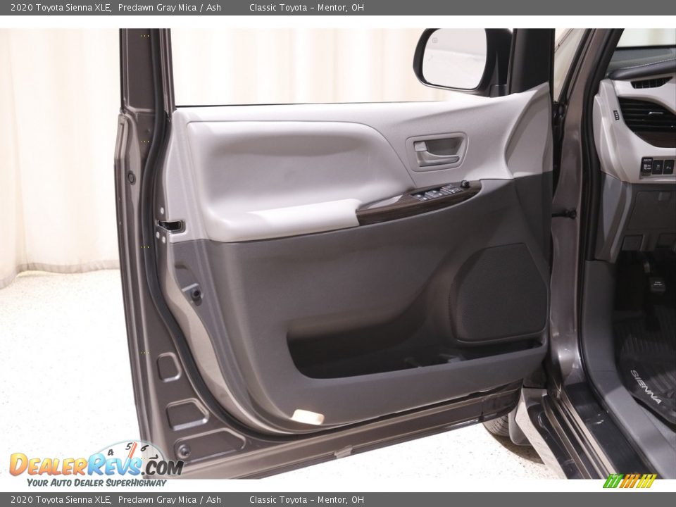 2020 Toyota Sienna XLE Predawn Gray Mica / Ash Photo #4