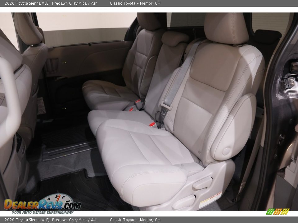 2020 Toyota Sienna XLE Predawn Gray Mica / Ash Photo #18