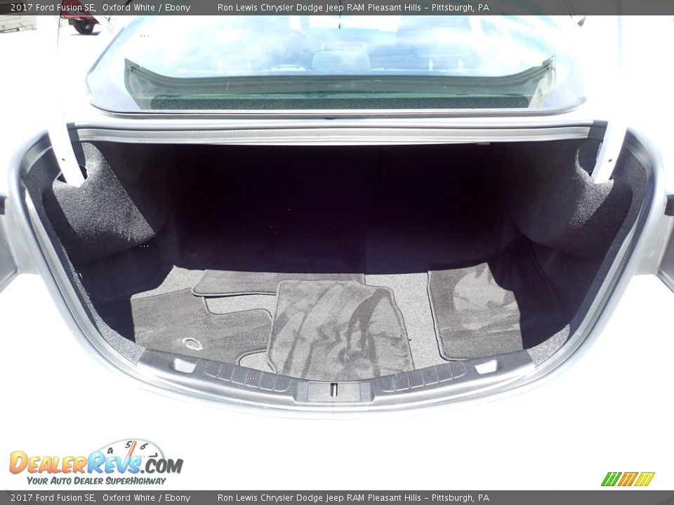 2017 Ford Fusion SE Oxford White / Ebony Photo #5