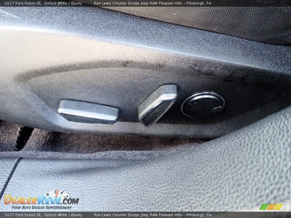 2017 Ford Fusion SE Oxford White / Ebony Photo #17