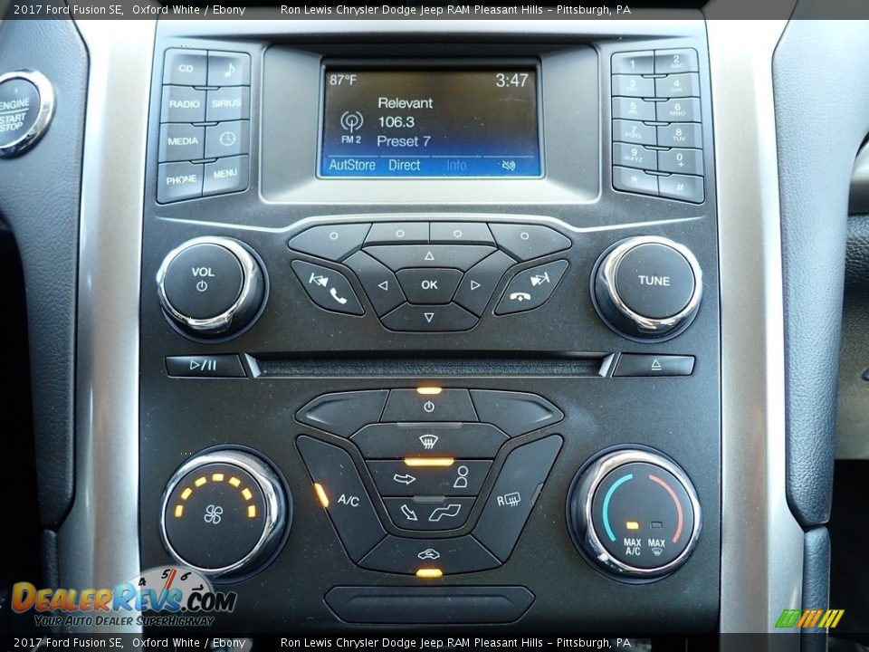 2017 Ford Fusion SE Oxford White / Ebony Photo #19