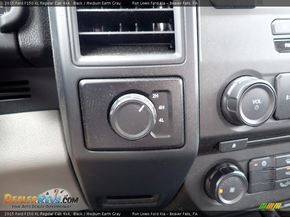 Controls of 2015 Ford F150 XL Regular Cab 4x4 Photo #20