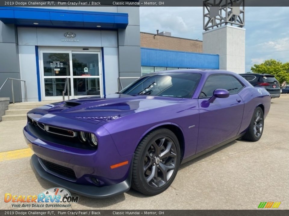 Front 3/4 View of 2019 Dodge Challenger R/T Photo #1