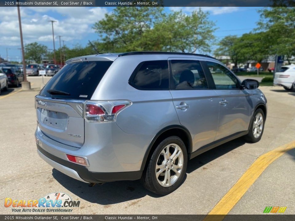 Cool Silver 2015 Mitsubishi Outlander SE Photo #2