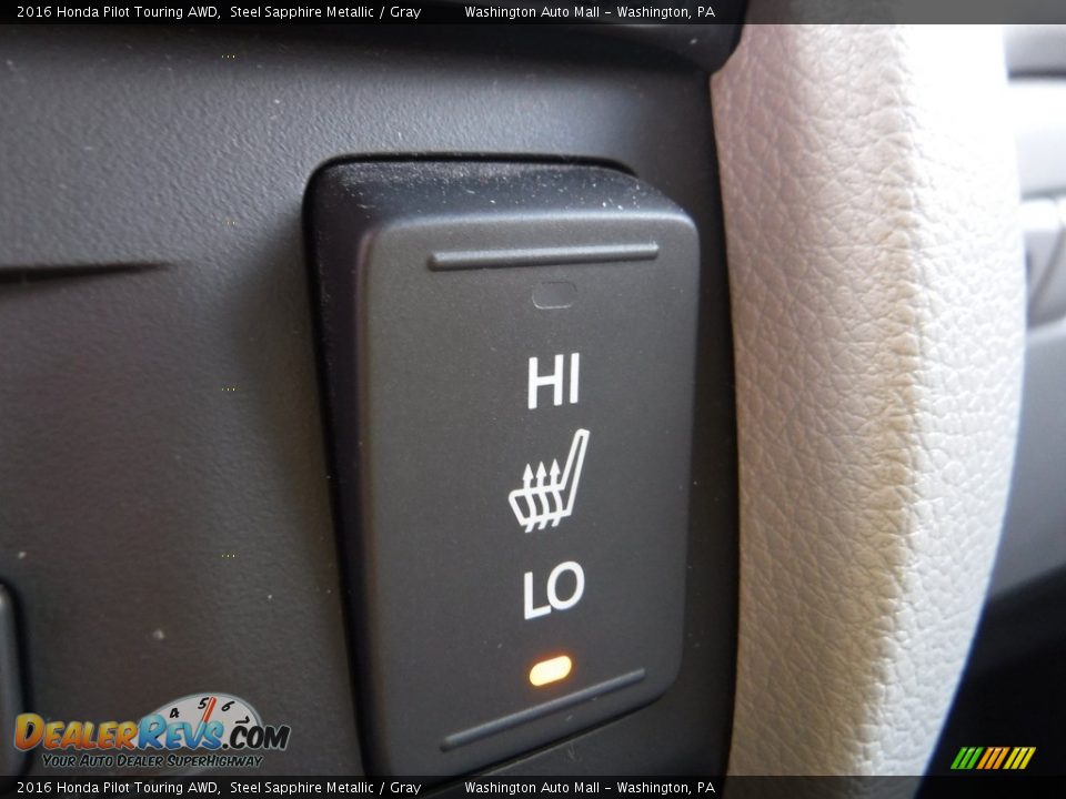 Controls of 2016 Honda Pilot Touring AWD Photo #24