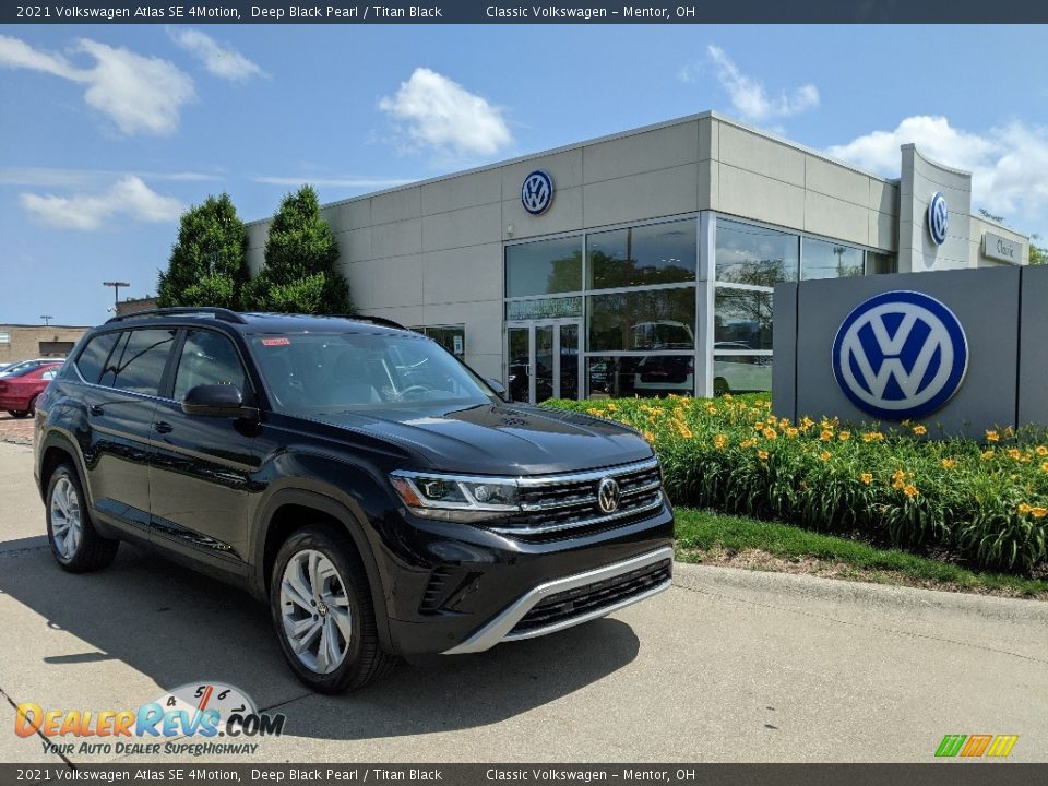 Front 3/4 View of 2021 Volkswagen Atlas SE 4Motion Photo #1