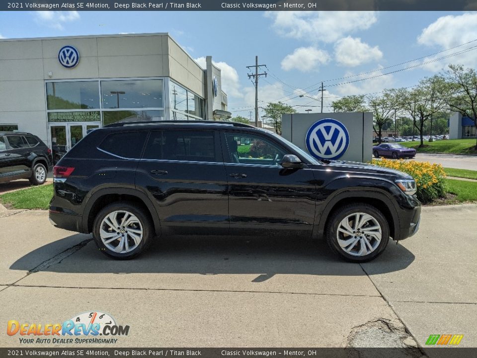 2021 Volkswagen Atlas SE 4Motion Deep Black Pearl / Titan Black Photo #2