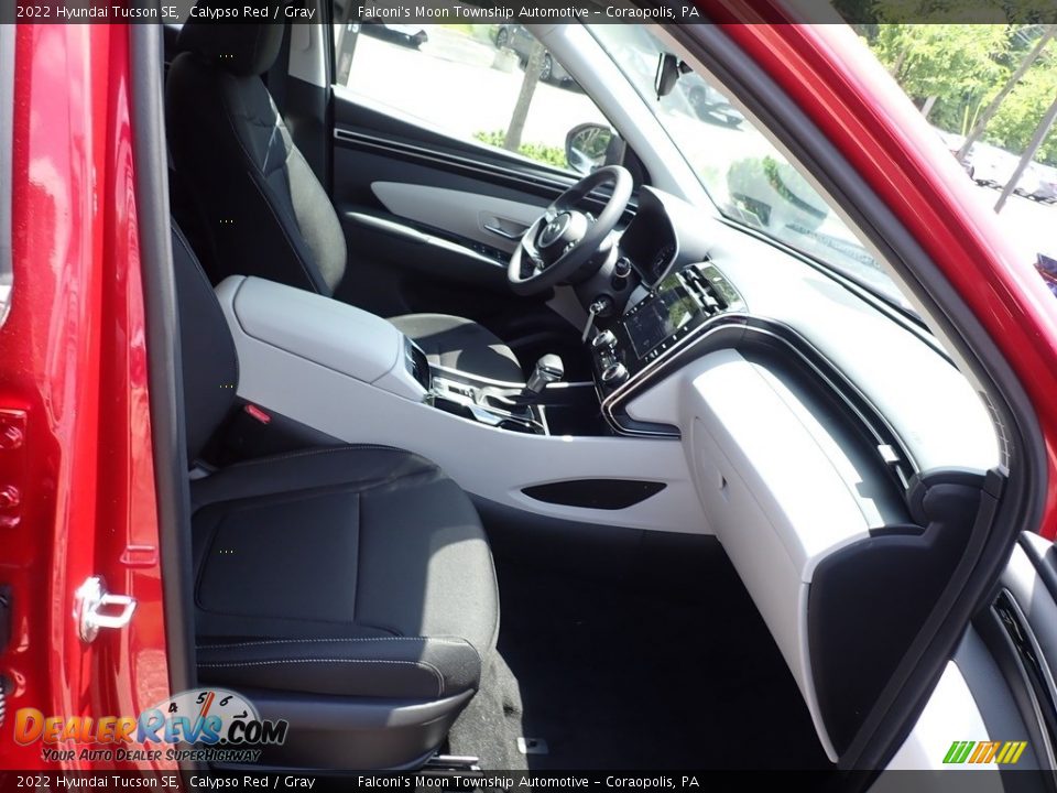 2022 Hyundai Tucson SE Calypso Red / Gray Photo #10