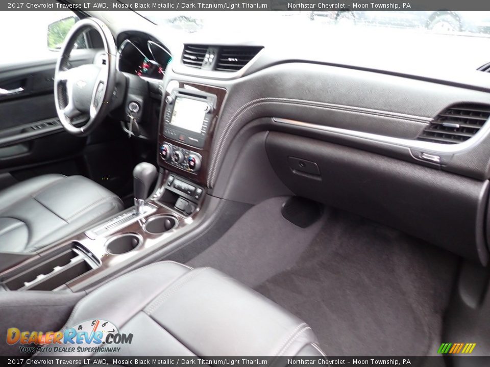 2017 Chevrolet Traverse LT AWD Mosaic Black Metallic / Dark Titanium/Light Titanium Photo #16