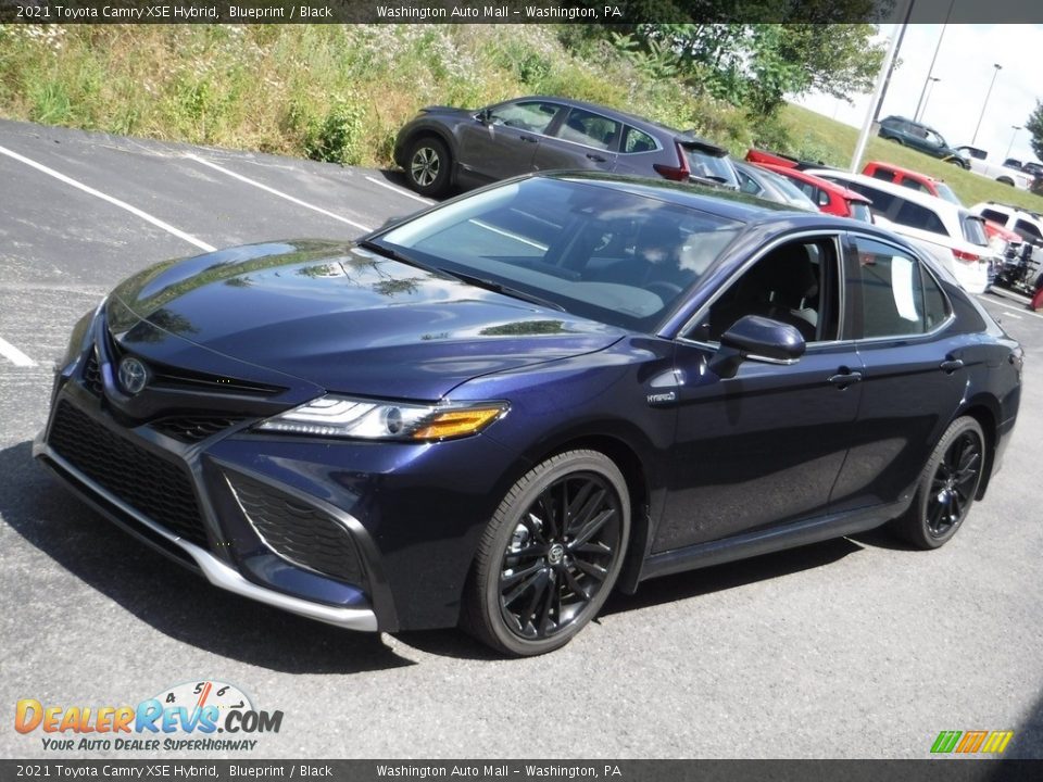 Front 3/4 View of 2021 Toyota Camry XSE Hybrid Photo #11