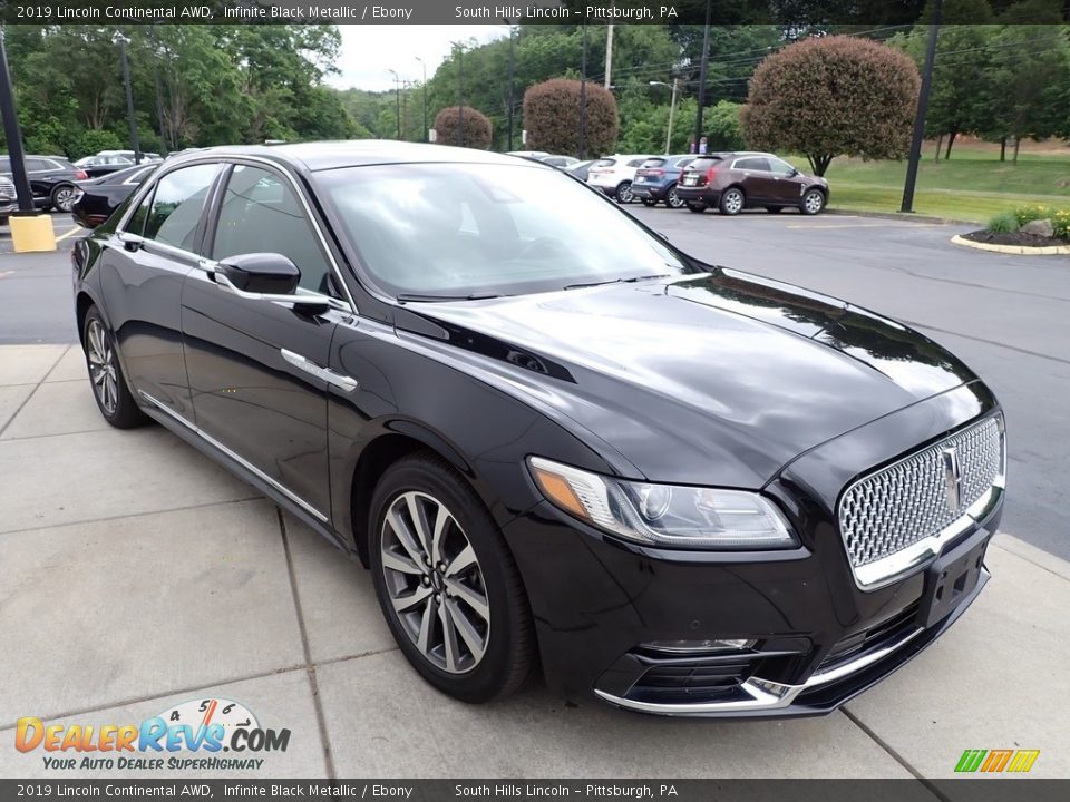 Front 3/4 View of 2019 Lincoln Continental AWD Photo #8