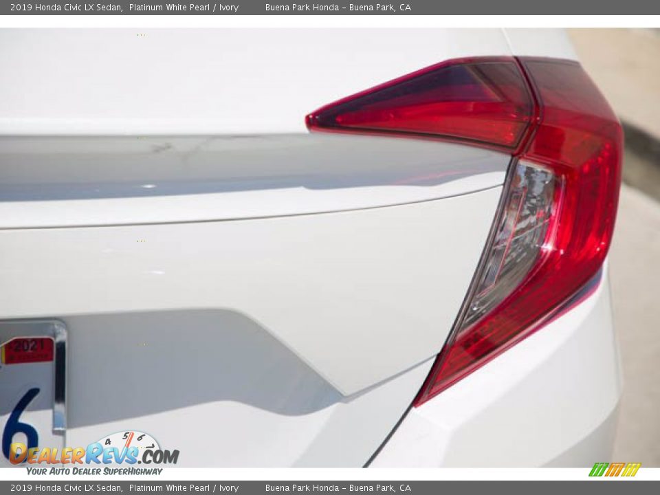 2019 Honda Civic LX Sedan Platinum White Pearl / Ivory Photo #13