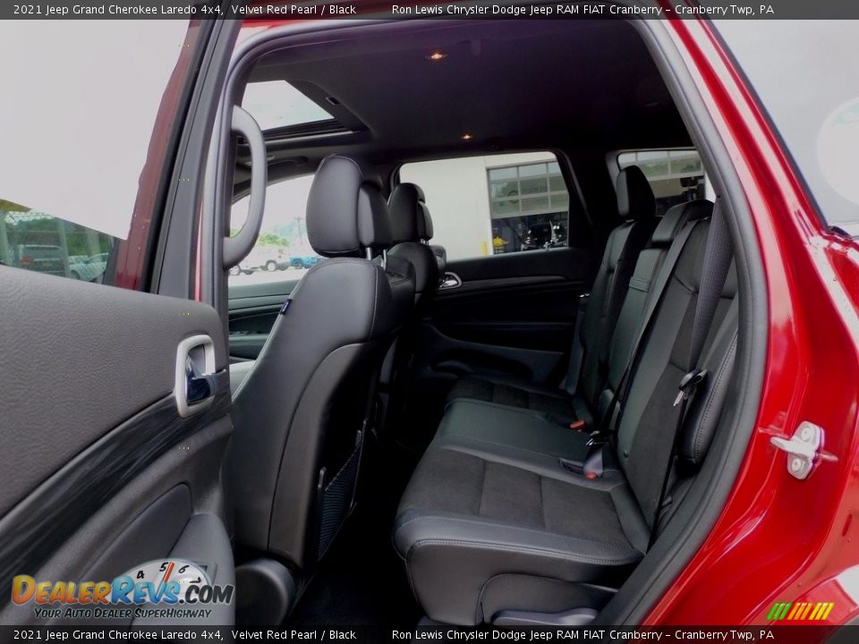 2021 Jeep Grand Cherokee Laredo 4x4 Velvet Red Pearl / Black Photo #12