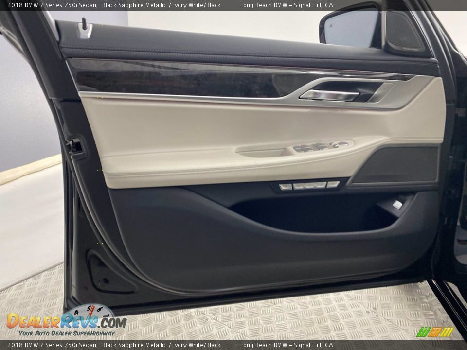 Door Panel of 2018 BMW 7 Series 750i Sedan Photo #13
