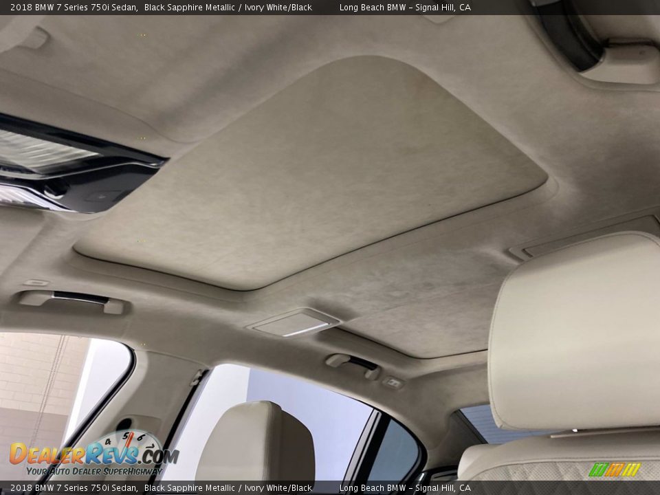 Sunroof of 2018 BMW 7 Series 750i Sedan Photo #31