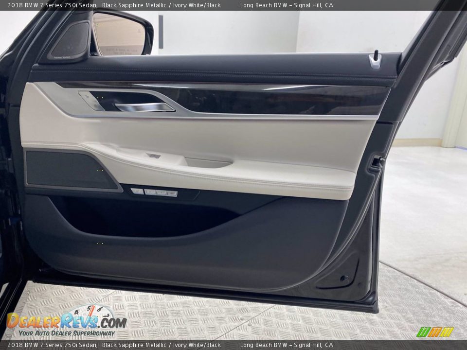 Door Panel of 2018 BMW 7 Series 750i Sedan Photo #32