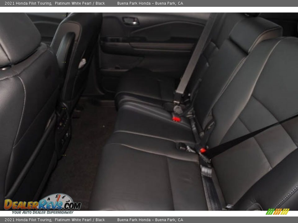 2021 Honda Pilot Touring Platinum White Pearl / Black Photo #17