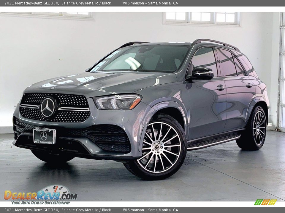 Front 3/4 View of 2021 Mercedes-Benz GLE 350 Photo #12