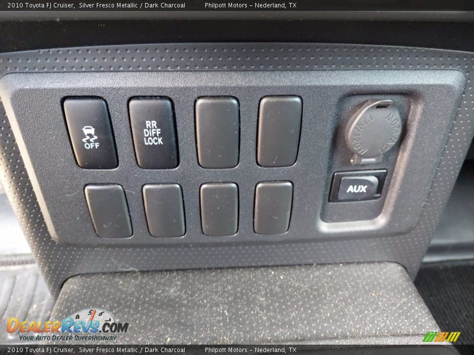 2010 Toyota FJ Cruiser Silver Fresco Metallic / Dark Charcoal Photo #26